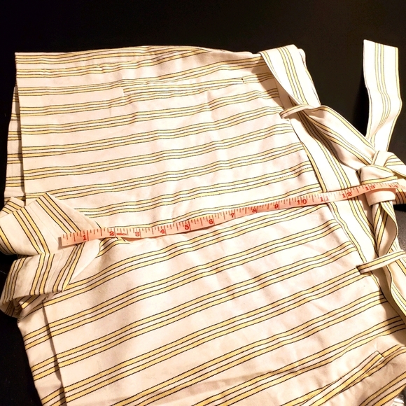 Woman’s dress shorts, size 10 - Picture 9 of 12